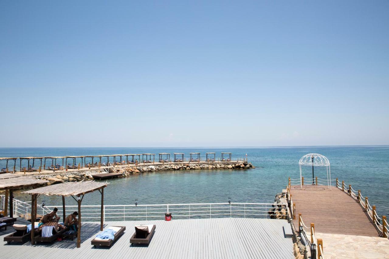 Malpas Hotel Agios Epiktitos Bagian luar foto