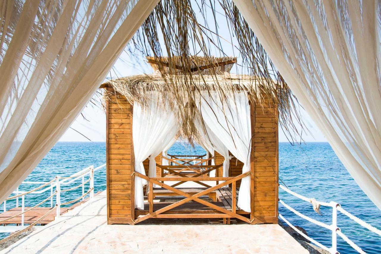 Malpas Hotel Agios Epiktitos Bagian luar foto