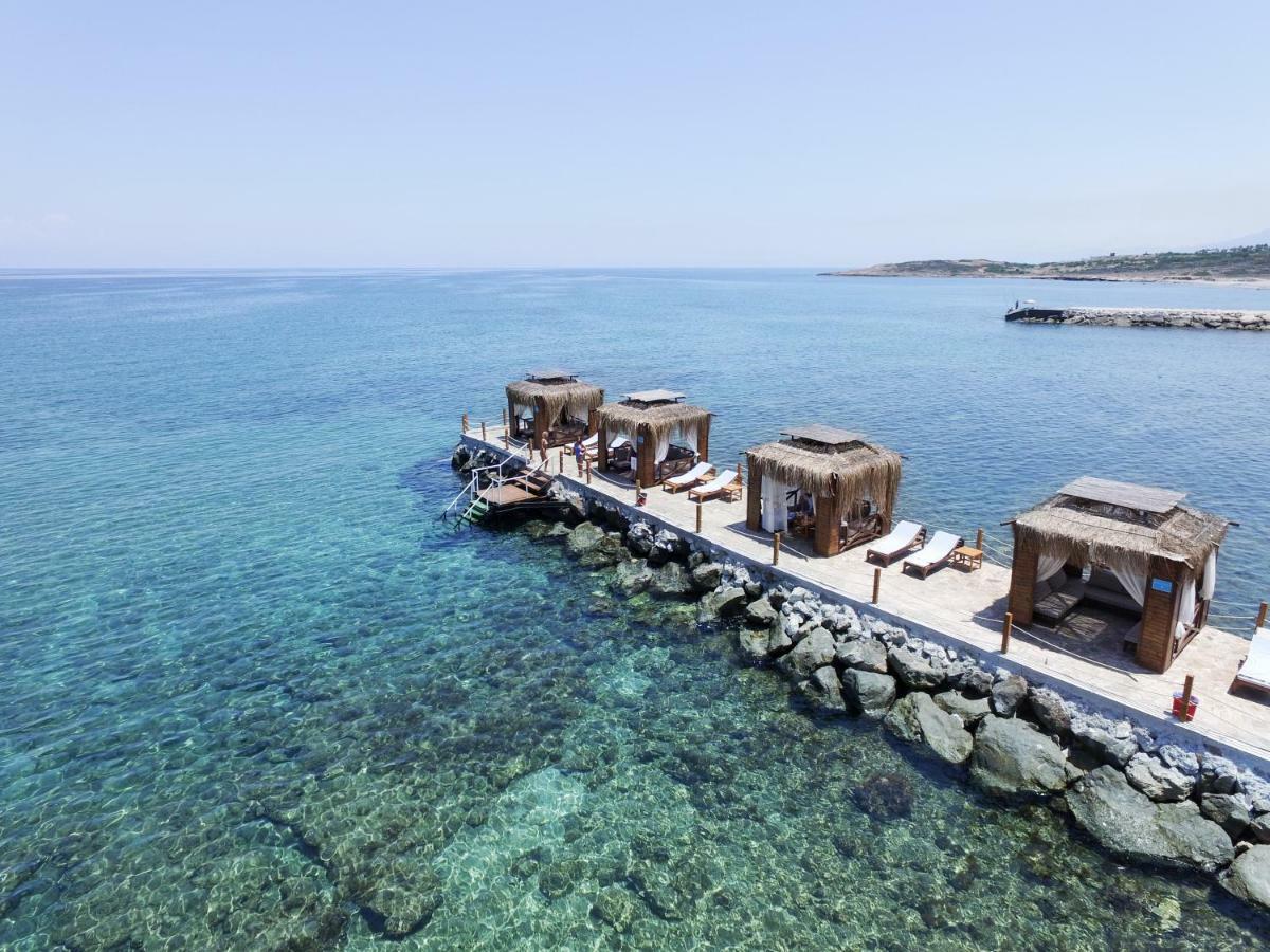 Malpas Hotel Agios Epiktitos Bagian luar foto