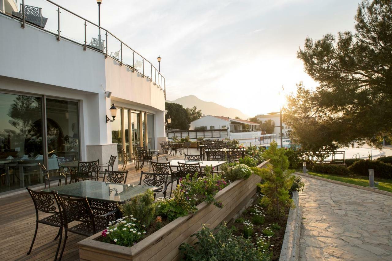 Malpas Hotel Agios Epiktitos Bagian luar foto