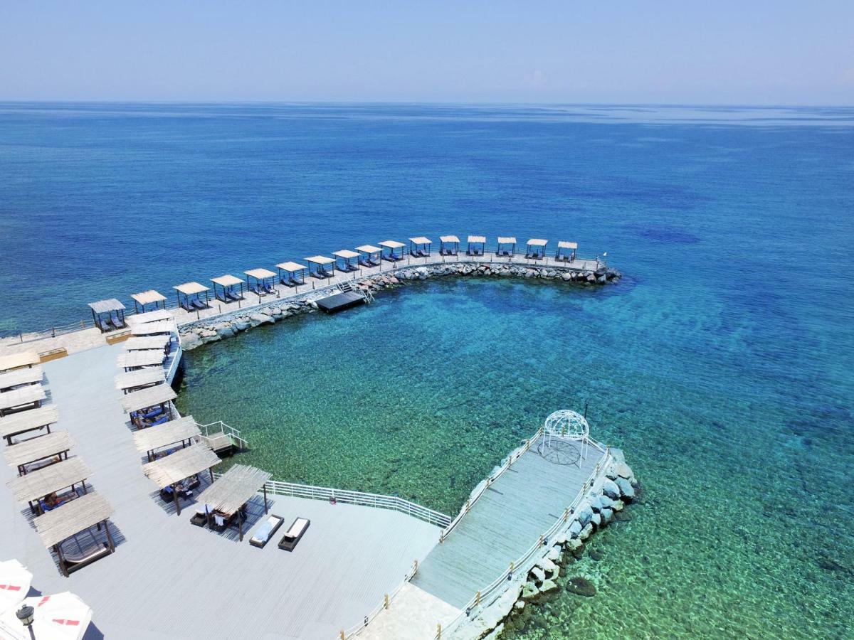 Malpas Hotel Agios Epiktitos Bagian luar foto