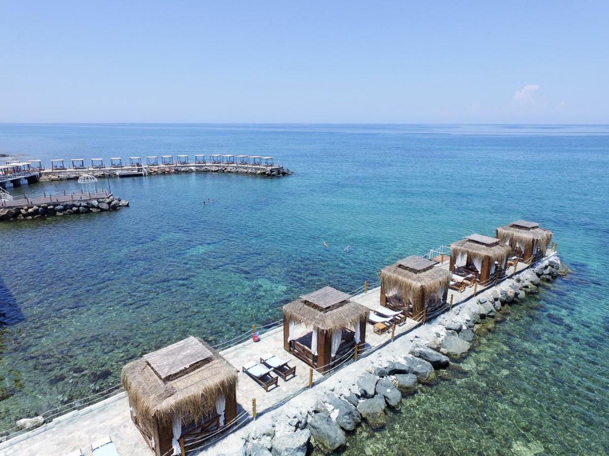 Malpas Hotel Agios Epiktitos Bagian luar foto